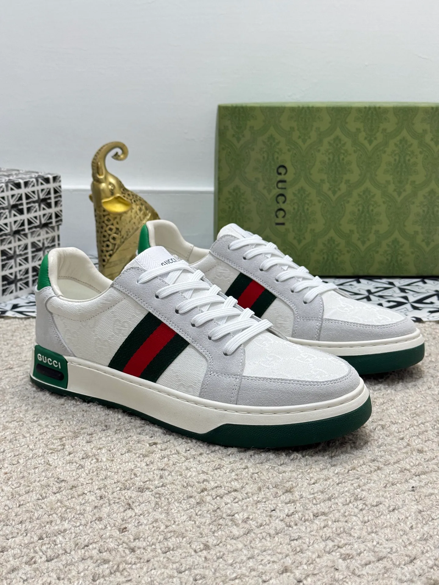 Men's shoes 💰400 [New model] 🪳🪳Gucci─Gucci classic. Gucci purchase level, comparable to genuine products without pressure, colorful style prevails, really looks good on the feet, original leather imported from Italy, the texture is amazing! Lasting technology, first-layer sheepskin lining imported from Italy, highly recommended product, a must-see, high quality will definitely satisfy you! Size: 38-44 (45 customized